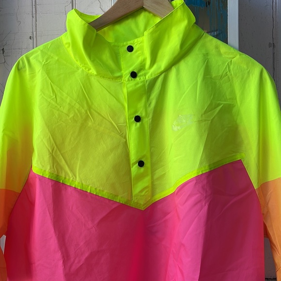 Nike Hi-vis Fluorescent Shirt - Picture 2 of 9
